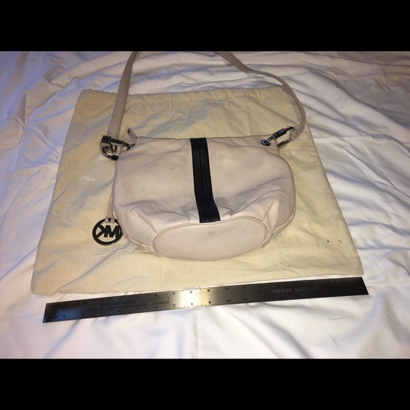 Michael Kors Purse with DustBag 🚨PRICE DROP‼️ - Picture 6 of 8